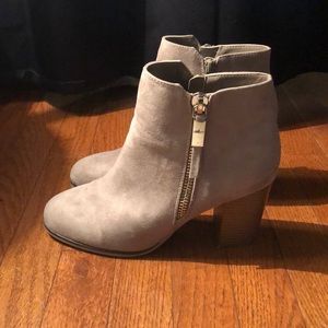 Apt 9 beige gold zipper ankle booties 3in heel size 9